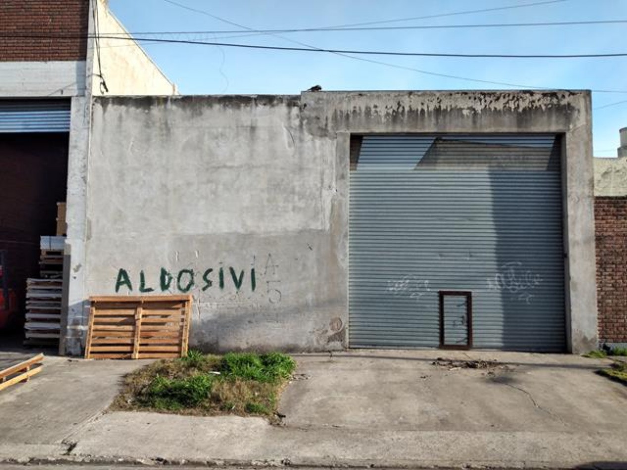 LOCAL - DEPOSITO - 2 DEPARTAMENTOS - SALIDA A DOS CALLES 