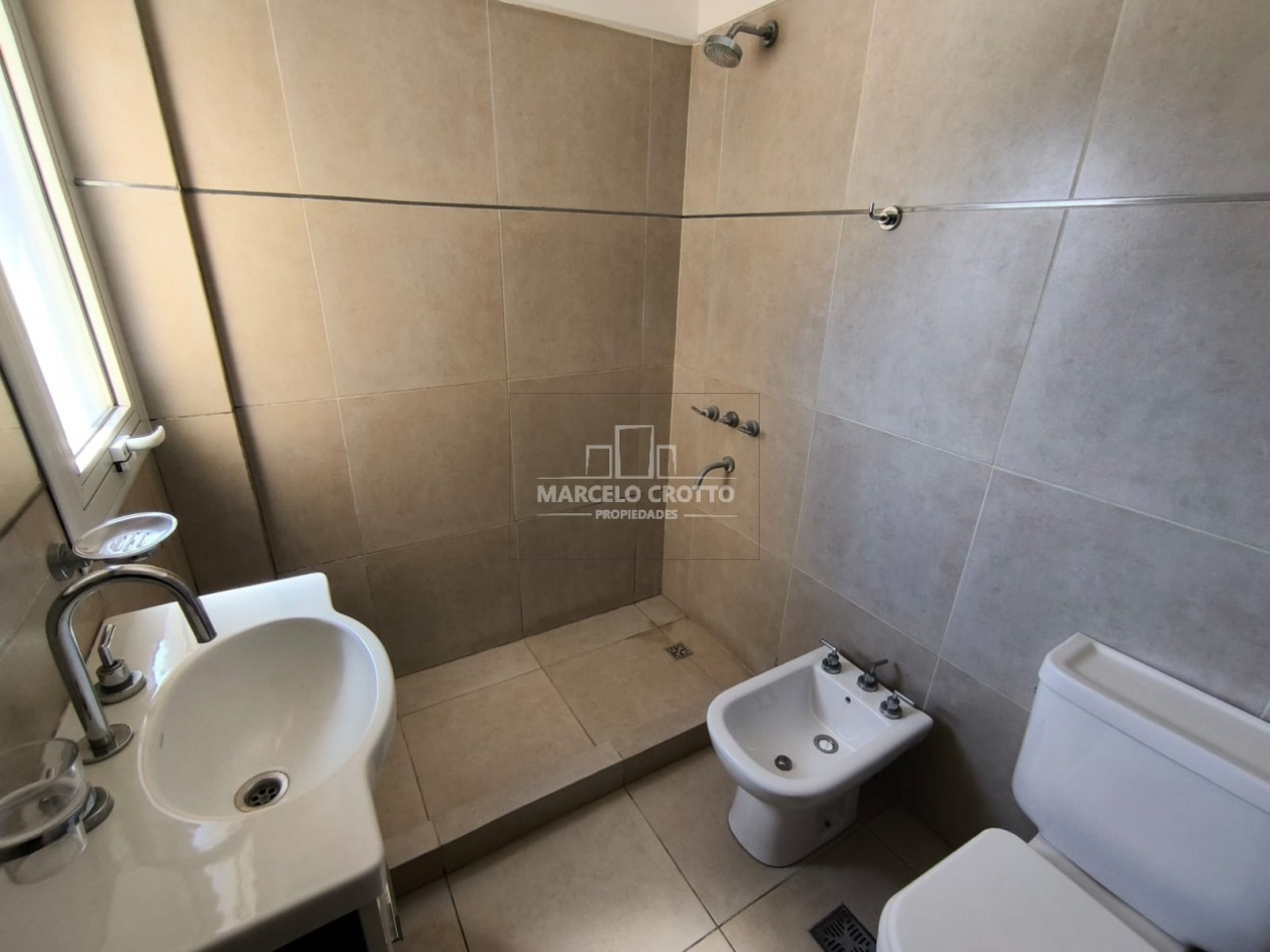 ALQUILER DEPARTAMENTO SEMIPISO 2 AMBIENTES CON BALCON CORRIDO A LA CALLE Y COCHERA, BARRIO CHAUVIN