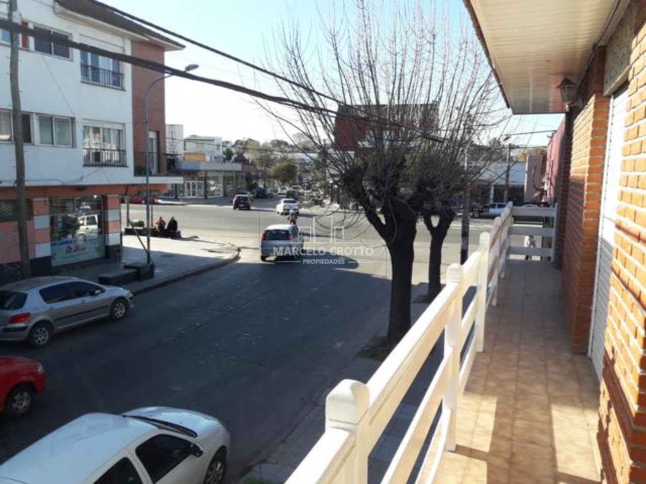 ALQUILER COMERCIAL 24 MESES CHALET 4 AMBIENTES CON DEPENDENCIA EN DOS PLANTAS ZONA JUAN B JUSTO Y CERRITO 