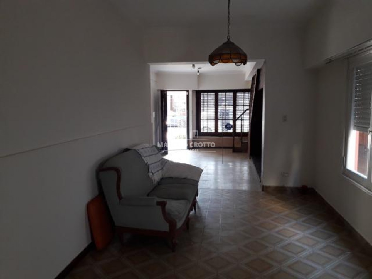 ALQUILER COMERCIAL 24 MESES CHALET 4 AMBIENTES CON DEPENDENCIA EN DOS PLANTAS ZONA JUAN B JUSTO Y CERRITO 