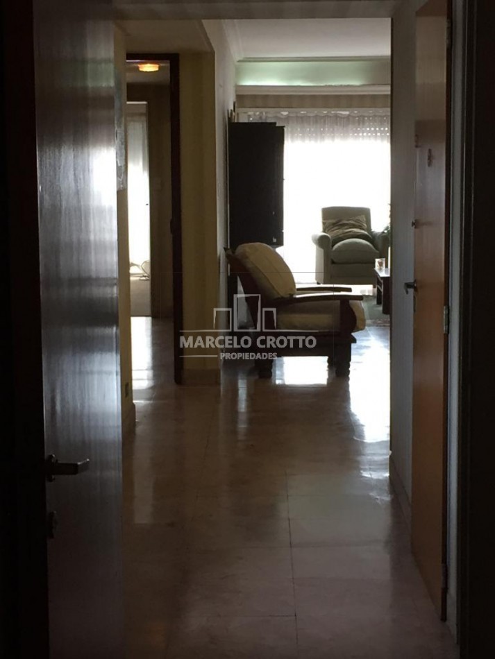 VENTA DEPARTAMENTO PISO 5 AMBIENTES CON BALCON A LA CALLE Y BAULERA ZONA MACROCENTRO