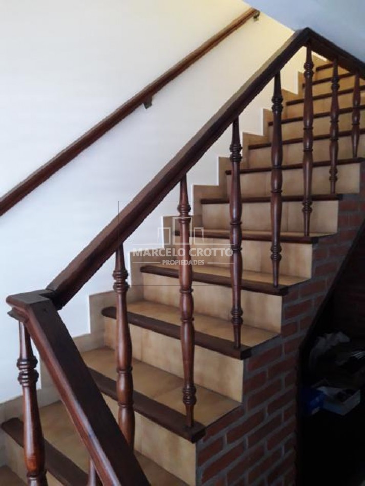 ALQUILER COMERCIAL 24 MESES CHALET 4 AMBIENTES CON DEPENDENCIA EN DOS PLANTAS ZONA JUAN B JUSTO Y CERRITO 
