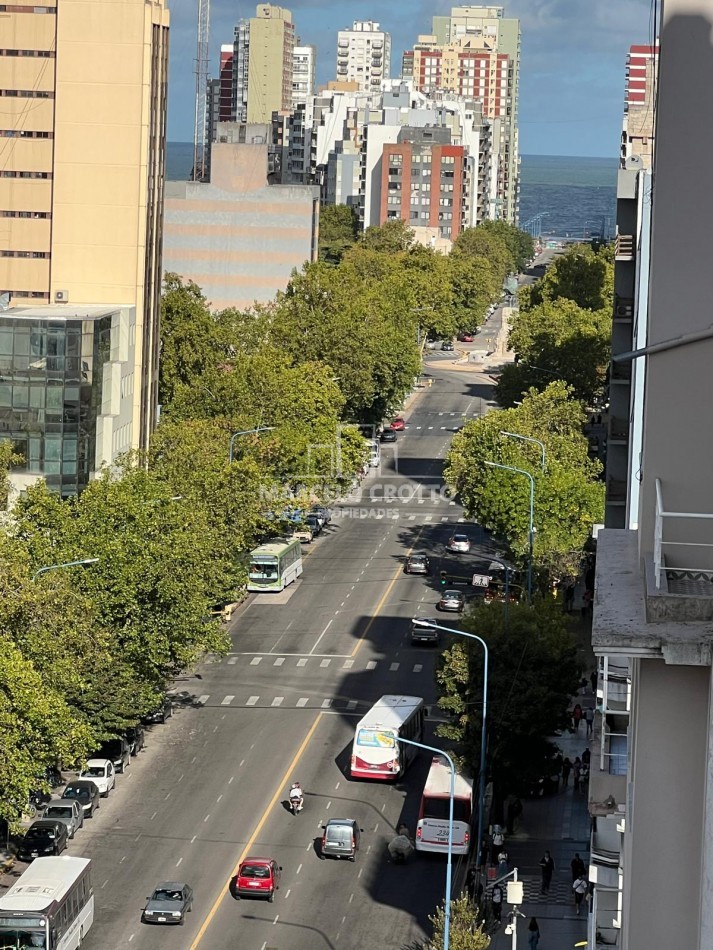 VENTA DEPARTAMENTO PISO 5 AMBIENTES CON BALCON A LA CALLE Y BAULERA ZONA MACROCENTRO