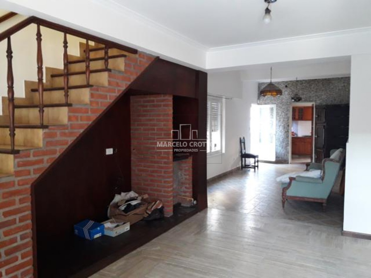 ALQUILER COMERCIAL 24 MESES CHALET 4 AMBIENTES CON DEPENDENCIA EN DOS PLANTAS ZONA JUAN B JUSTO Y CERRITO 