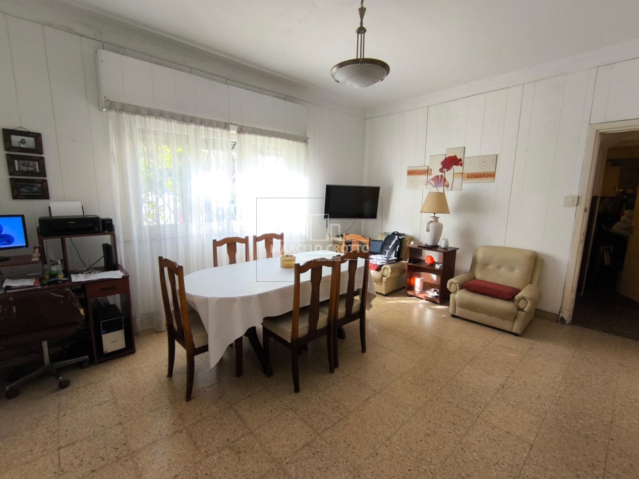 VENTA DE CASA EN  PH PLANTA BAJA (SOLO 2 UNIDADES) 4 AMBIENTES GARAGE Y PATIO, BARRIO LA PERLA