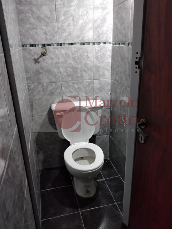 VENTA LOCAL ZONA 12 DE OCTUBRE Y CERRITO 170 MTS2. DIVIDIDO EN 2 LOCALES