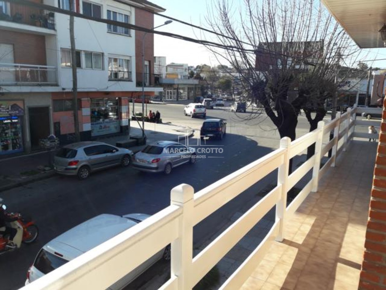 ALQUILER COMERCIAL 24 MESES CHALET 4 AMBIENTES CON DEPENDENCIA EN DOS PLANTAS ZONA JUAN B JUSTO Y CERRITO 