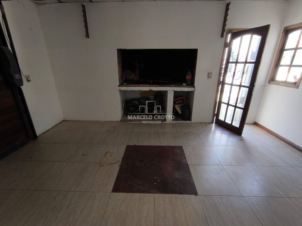 ALQUILER DE CASA 4 AMBIENTES CON GARAGE PARRILLA Y PATIO