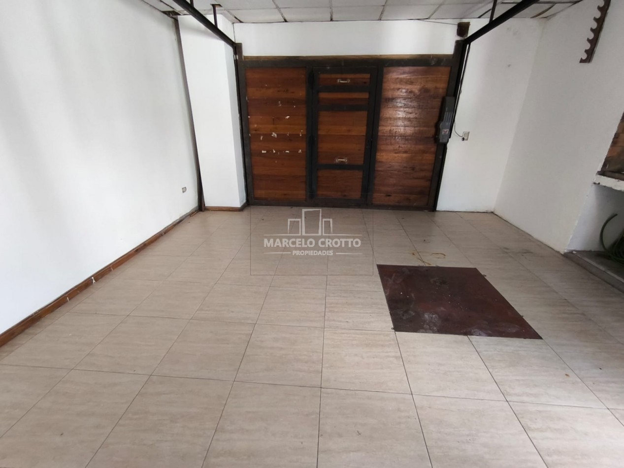 ALQUILER DE CASA 4 AMBIENTES CON GARAGE PARRILLA Y PATIO