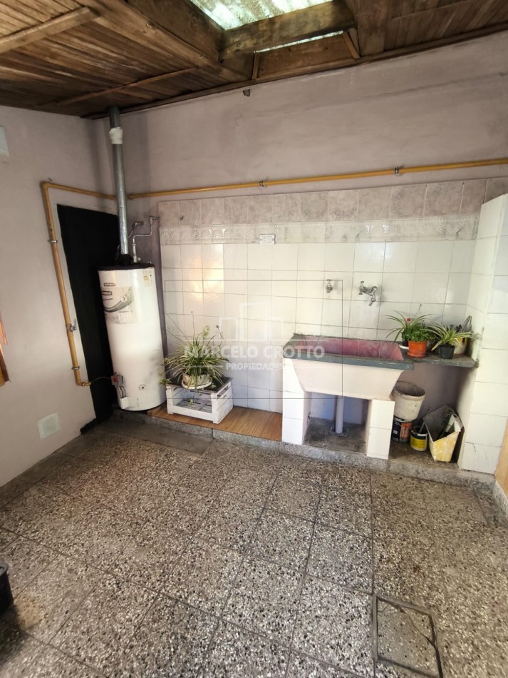 ALQUILER CHALET 3 AMBIENTES CON GARAGE + DEPARTAMENTO 2 AMBIENTES BARRIO SAN CARLOS