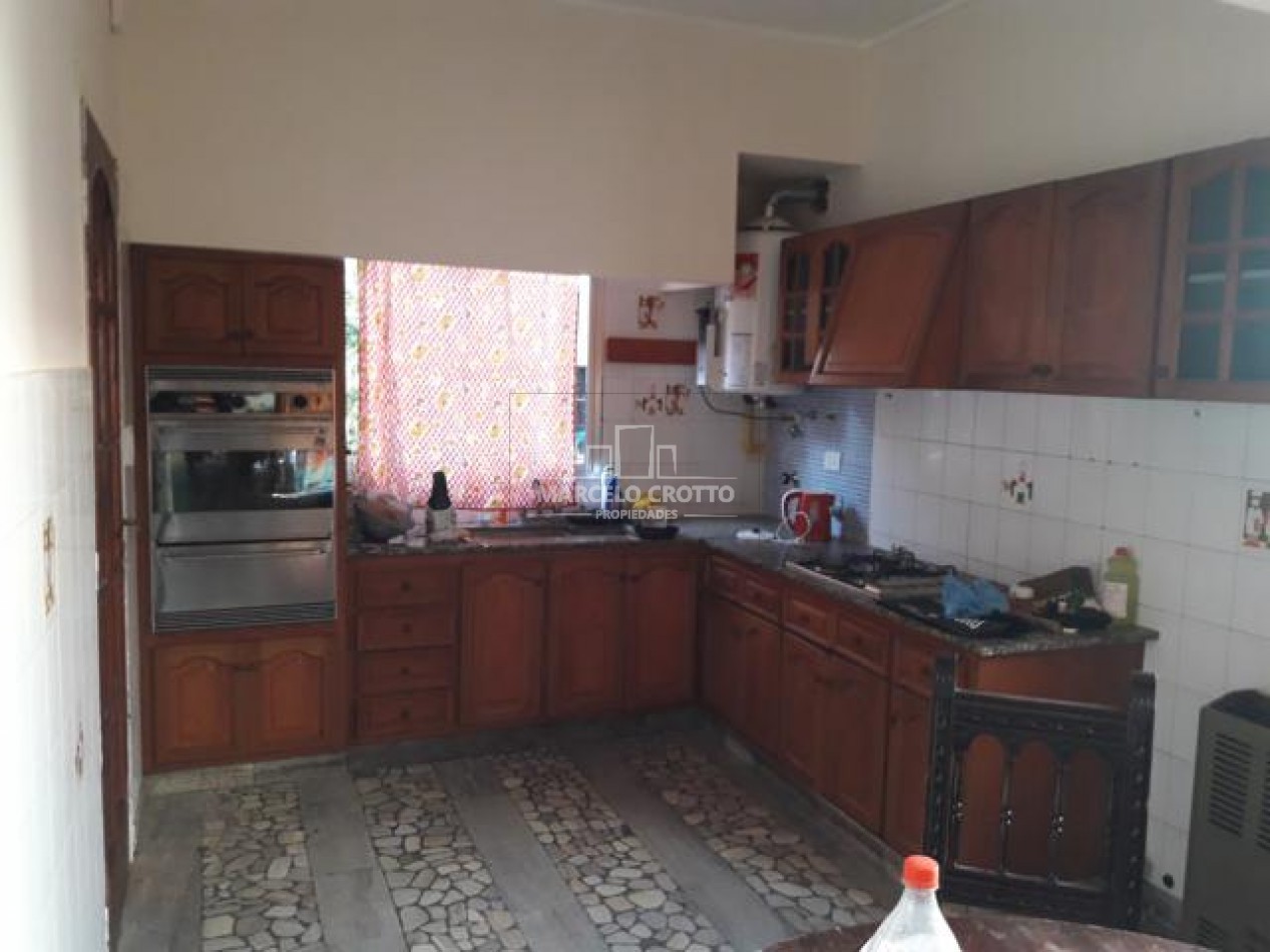 ALQUILER COMERCIAL 24 MESES CHALET 4 AMBIENTES CON DEPENDENCIA EN DOS PLANTAS ZONA JUAN B JUSTO Y CERRITO 