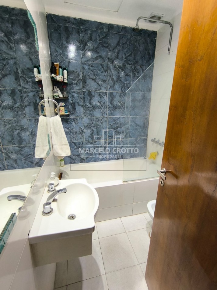 VENTA CHALET 3 AMBIENTES GARAGE PARQUE QUINCHO Y PILETA, BARRIO VILLA PRIMERA