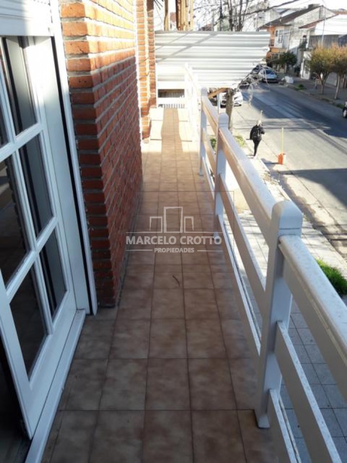 ALQUILER COMERCIAL 24 MESES CHALET 4 AMBIENTES CON DEPENDENCIA EN DOS PLANTAS ZONA JUAN B JUSTO Y CERRITO 