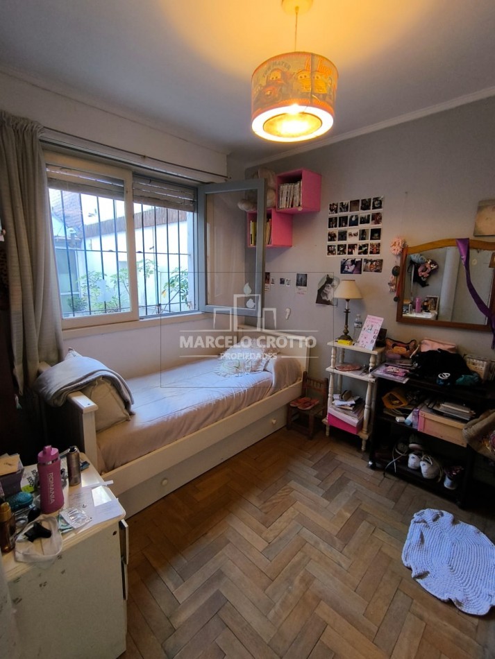 VENTA DE CASA EN  PH PLANTA BAJA (SOLO 2 UNIDADES) 4 AMBIENTES GARAGE Y PATIO, BARRIO LA PERLA