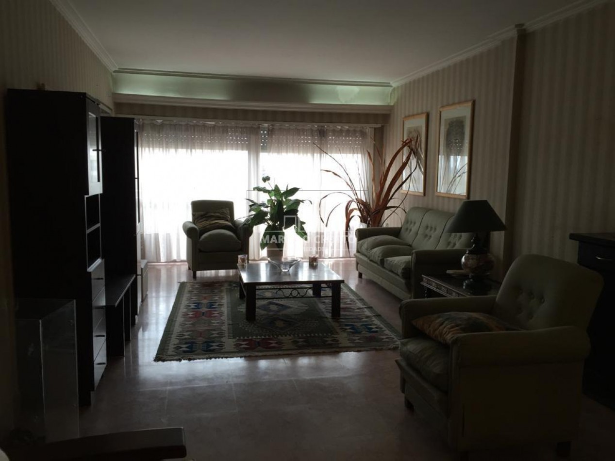 VENTA DEPARTAMENTO PISO 5 AMBIENTES CON BALCON A LA CALLE Y BAULERA ZONA MACROCENTRO