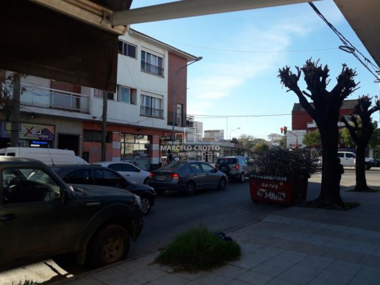 ALQUILER COMERCIAL 24 MESES CHALET 4 AMBIENTES CON DEPENDENCIA EN DOS PLANTAS ZONA JUAN B JUSTO Y CERRITO 