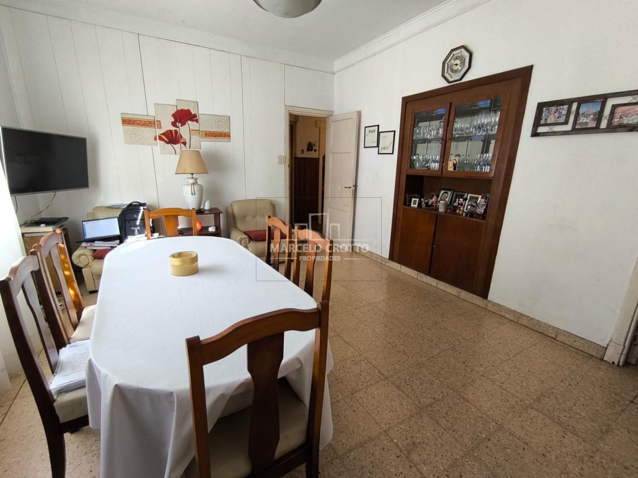 VENTA DE CASA EN  PH PLANTA BAJA (SOLO 2 UNIDADES) 4 AMBIENTES GARAGE Y PATIO, BARRIO LA PERLA