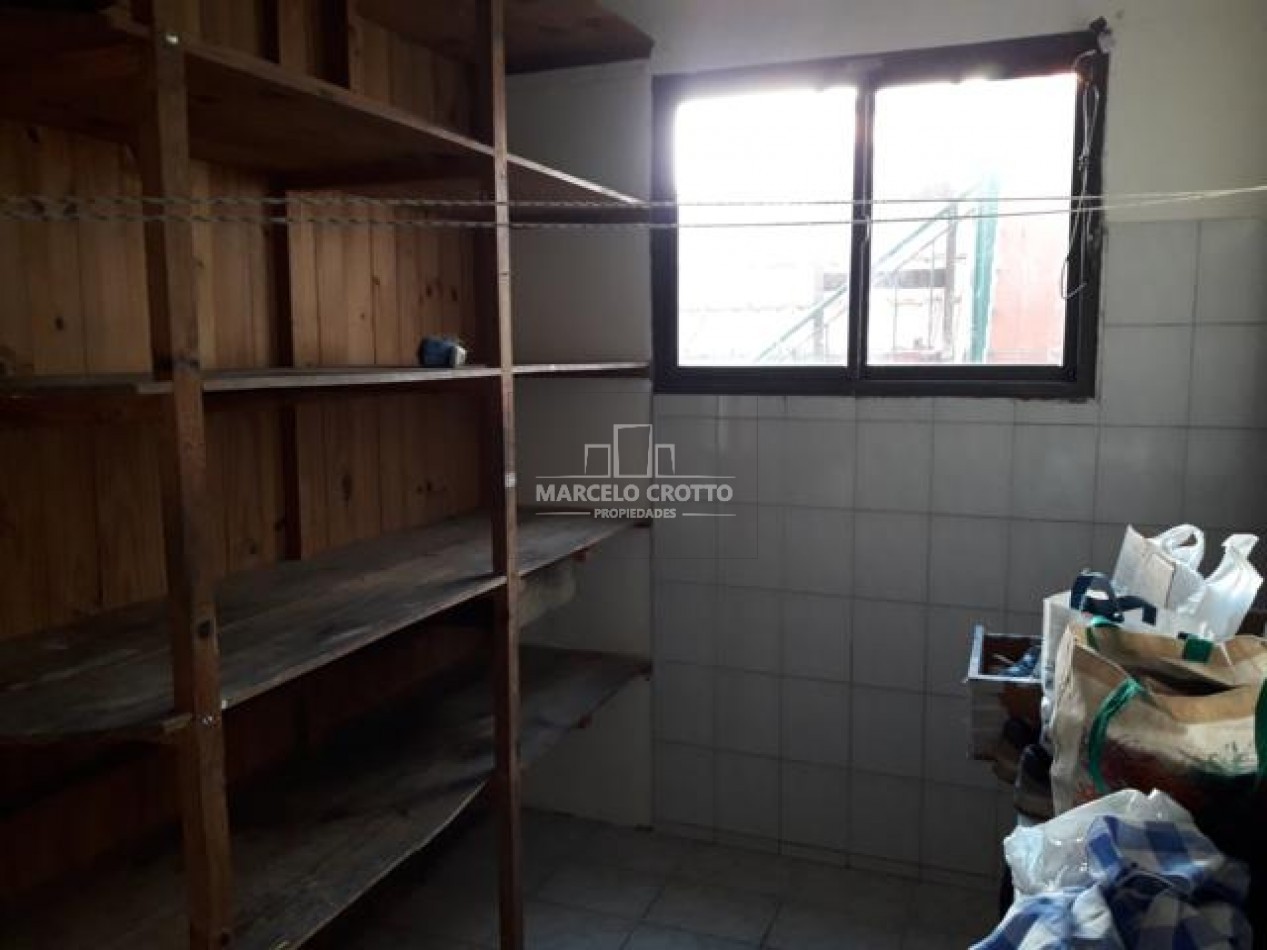 ALQUILER COMERCIAL 24 MESES CHALET 4 AMBIENTES CON DEPENDENCIA EN DOS PLANTAS ZONA JUAN B JUSTO Y CERRITO 