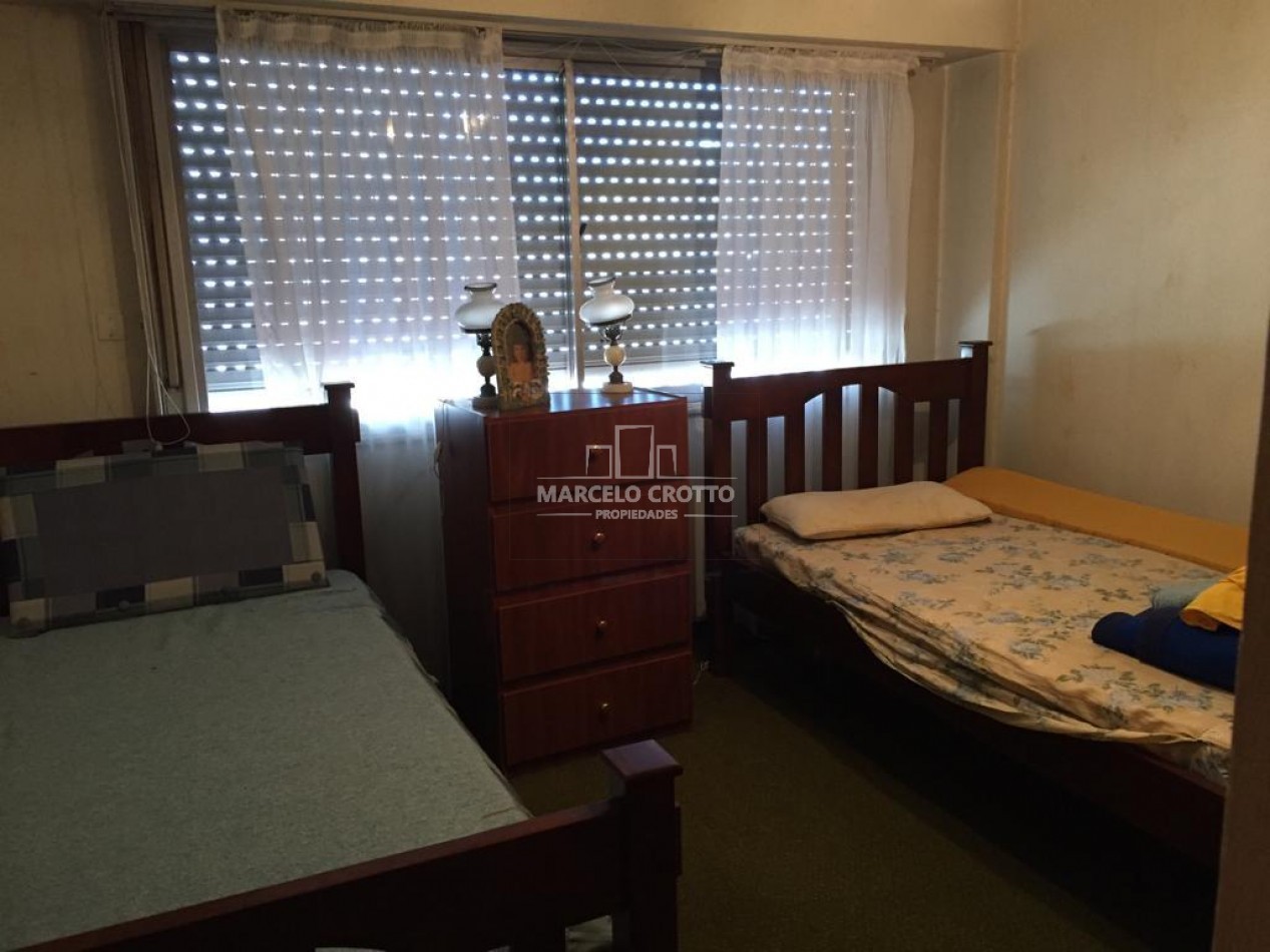 VENTA DEPARTAMENTO PISO 5 AMBIENTES CON BALCON A LA CALLE Y BAULERA ZONA MACROCENTRO