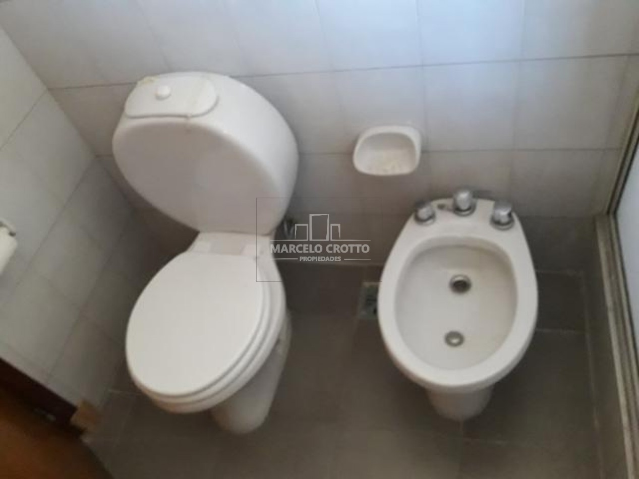 ALQUILER COMERCIAL 24 MESES CHALET 4 AMBIENTES CON DEPENDENCIA EN DOS PLANTAS ZONA JUAN B JUSTO Y CERRITO 