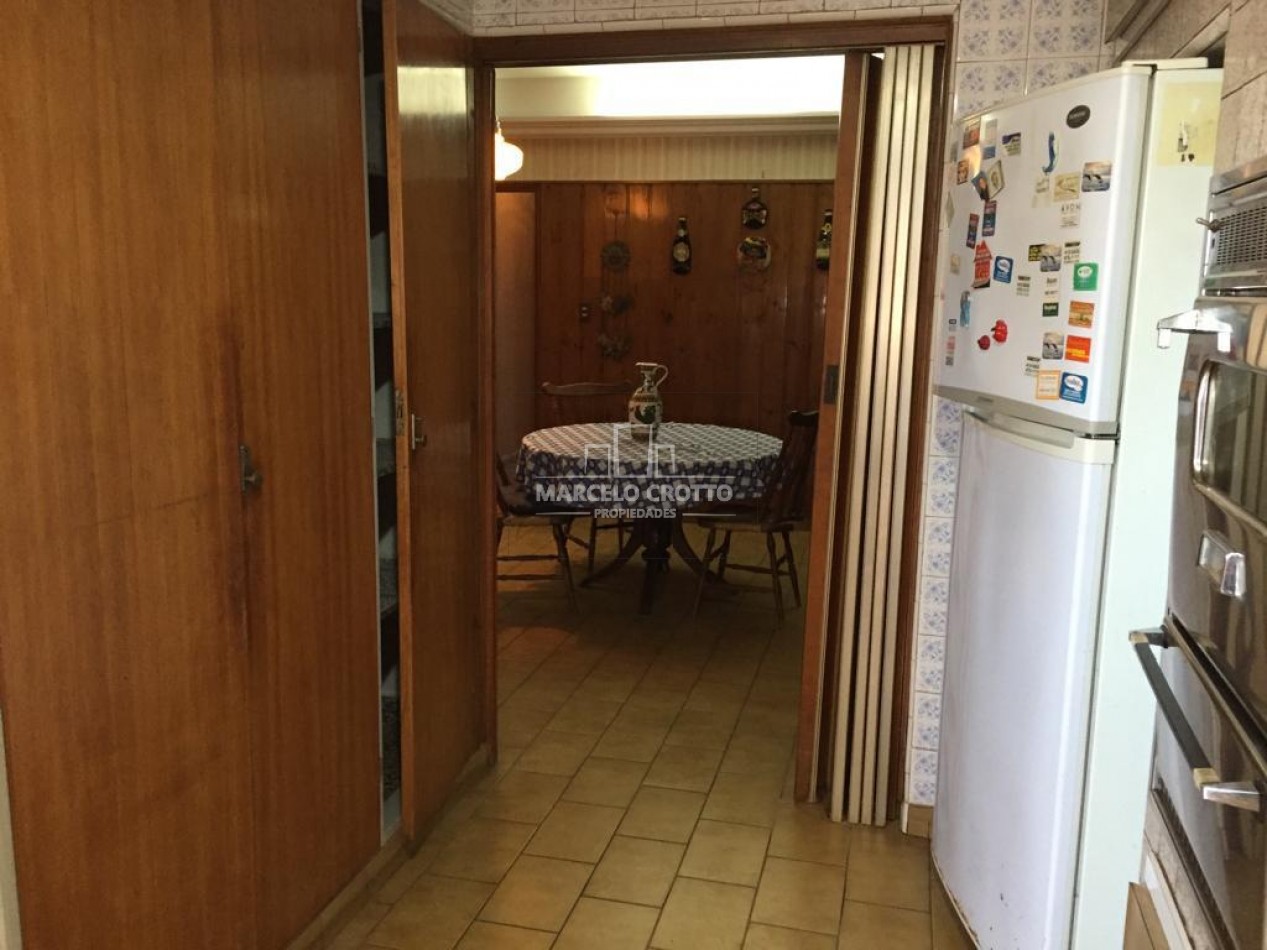 VENTA DEPARTAMENTO PISO 5 AMBIENTES CON BALCON A LA CALLE Y BAULERA ZONA MACROCENTRO