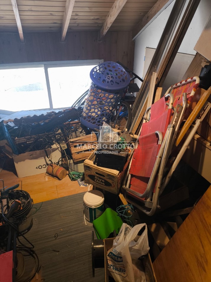 VENTA CHALET 3 AMBIENTES GARAGE PARQUE QUINCHO Y PILETA, BARRIO VILLA PRIMERA