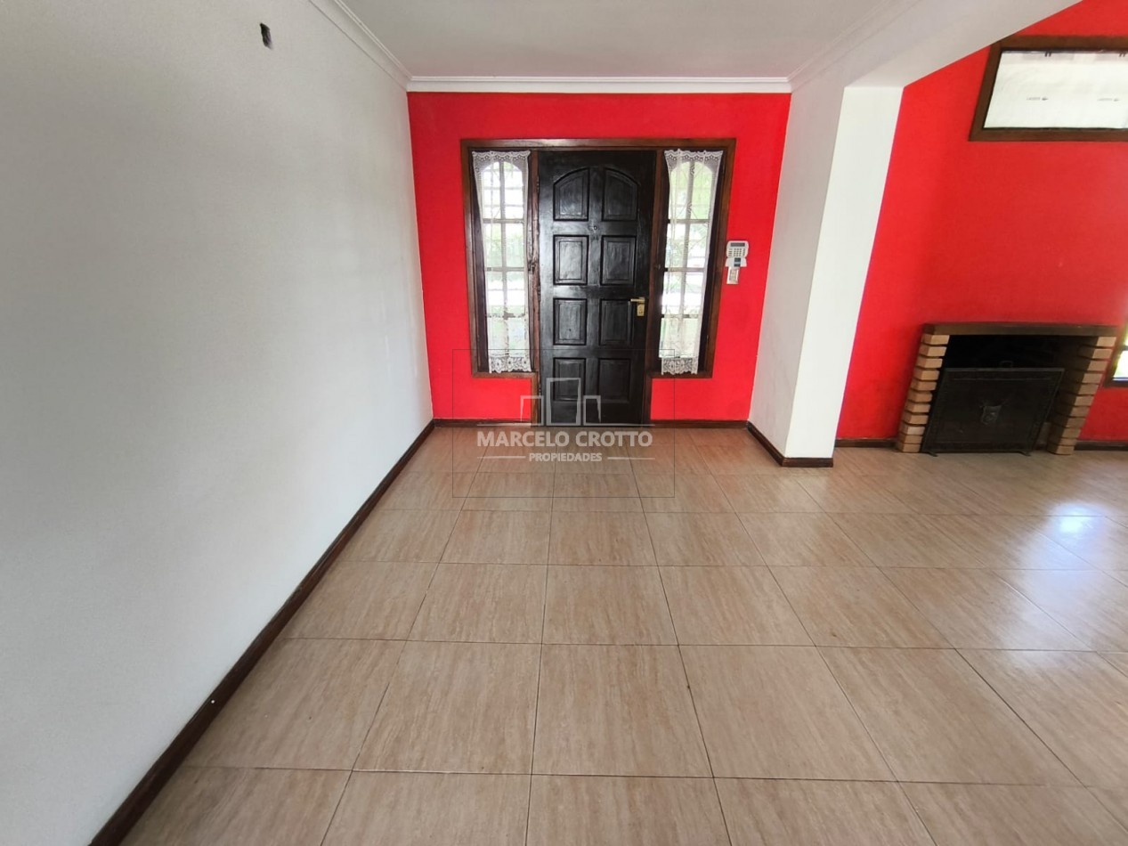 ALQUILER DE CASA 4 AMBIENTES CON GARAGE PARRILLA Y PATIO