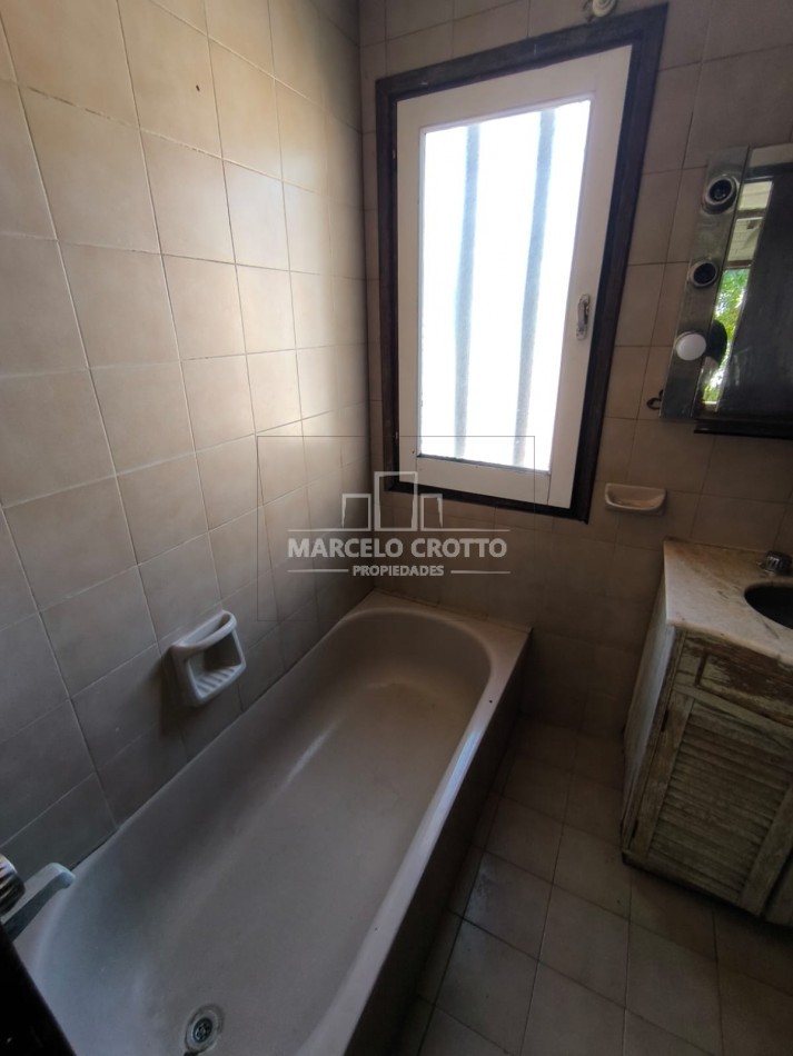 ALQUILER DE CASA 4 AMBIENTES CON GARAGE PARRILLA Y PATIO