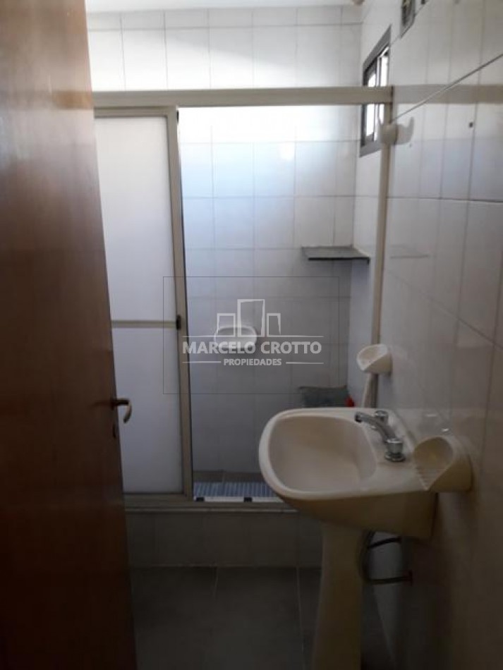 ALQUILER COMERCIAL 24 MESES CHALET 4 AMBIENTES CON DEPENDENCIA EN DOS PLANTAS ZONA JUAN B JUSTO Y CERRITO 