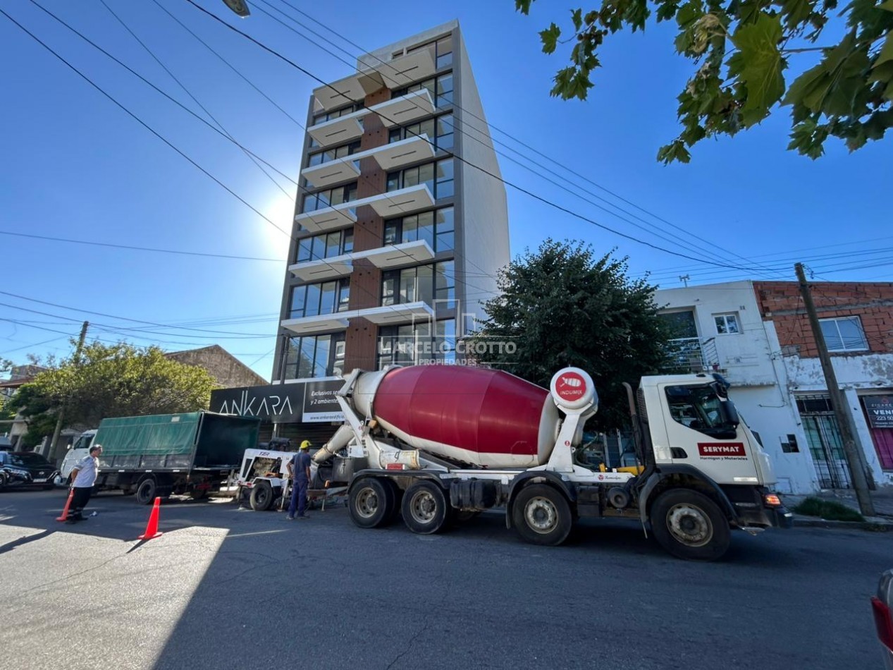 SEMIPISO A ESTRENAR DE 2 AMBIENTES EDIFICIO ANKARA I CON BALCON COCHERA Y BAULERA ZONA MACROCENTRO