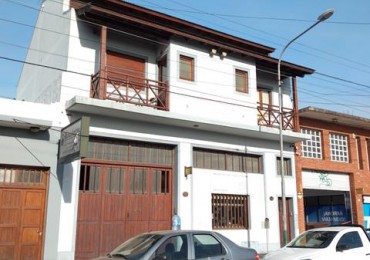 LOCAL - DEPOSITO - 2 DEPARTAMENTOS - SALIDA A DOS CALLES 