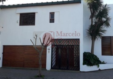 CHALET 5 Ambientes garaje doble, parrilla y patio 