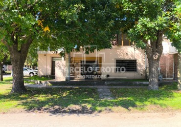 ALQUILER DE CASA 4 AMBIENTES CON GARAGE PARRILLA Y PATIO