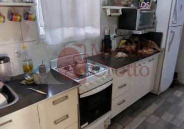 BLOCK Casa 3 amb. cochera amplia + depto. 1 amb. + depto 3 amb. en dos plantas  - patio 